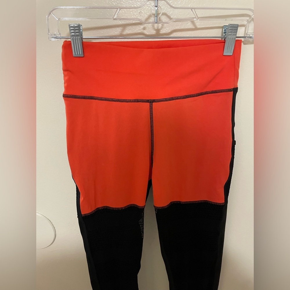 ✨Women’s PopFit Leggings Size Small - Picture 2 of 8